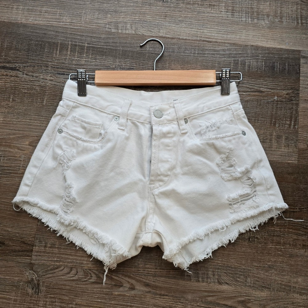 New BlankNYC Womens White Distressed Denim Shorts Button Fly Frayed Hem Size 24